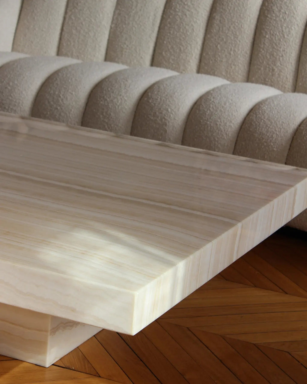 Cara vanilla onyx coffee table detail view - Italian marble craftsmanship with natural veining
