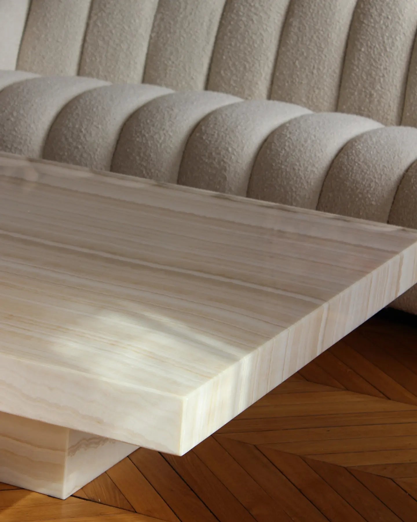 Cara vanilla onyx coffee table detail view - Italian marble craftsmanship with natural veining