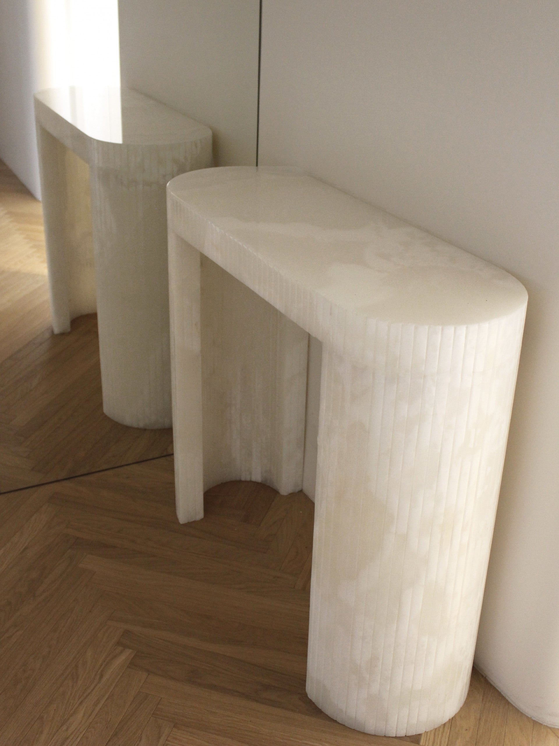 Luna White Onyx console lifestyle shot highlighting premium Italian white onyx stone craftsmanship