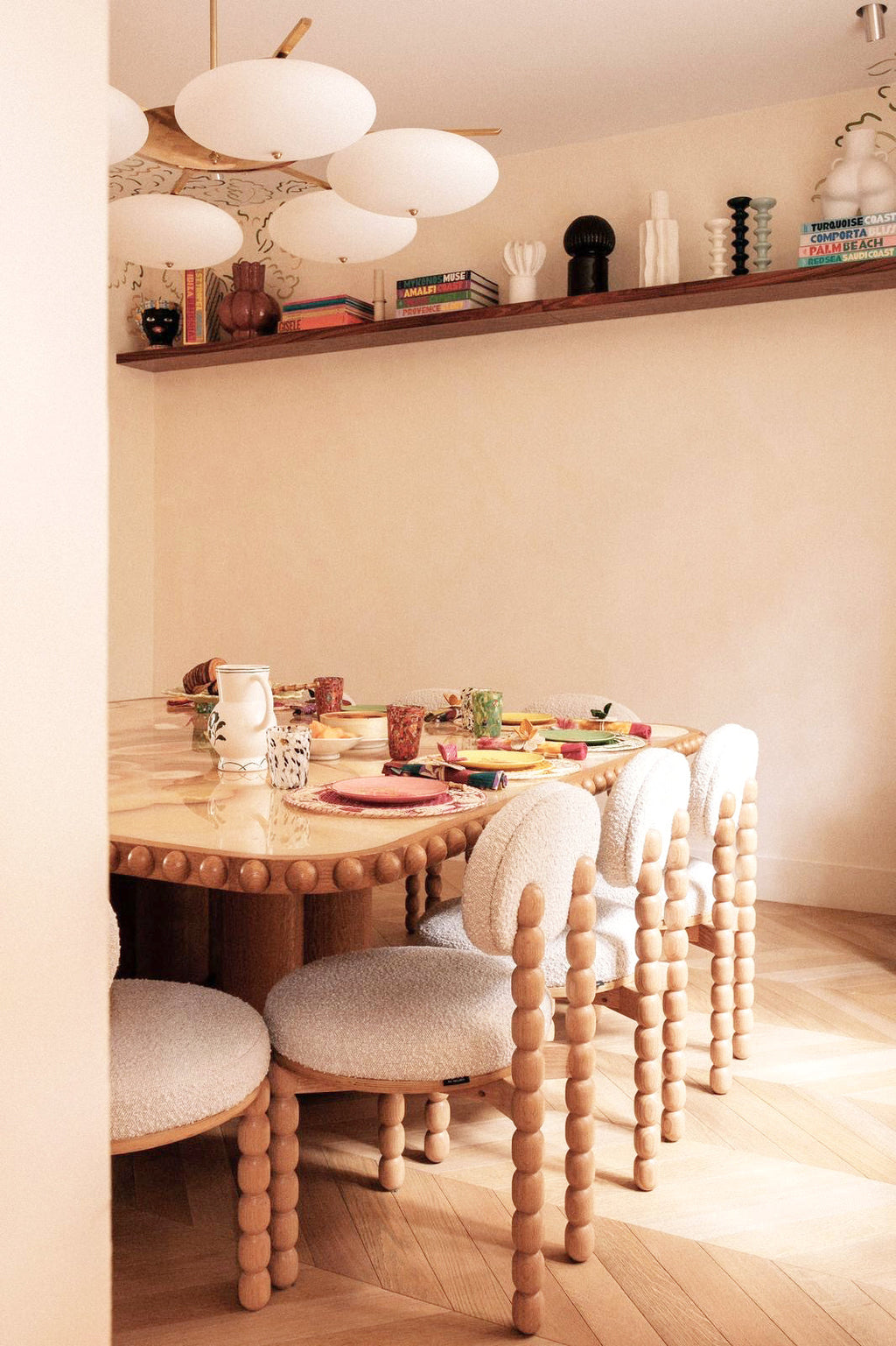 Biscuit dining table side angle - premium sixties onyx and oak Italian furniture construction