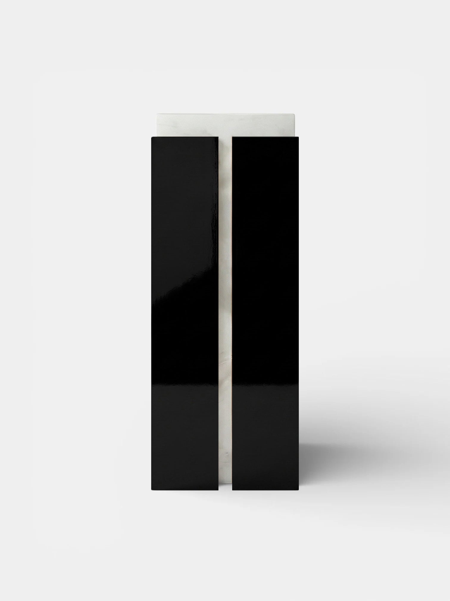 Como Plinth Black Glossy Wood and White Onyx