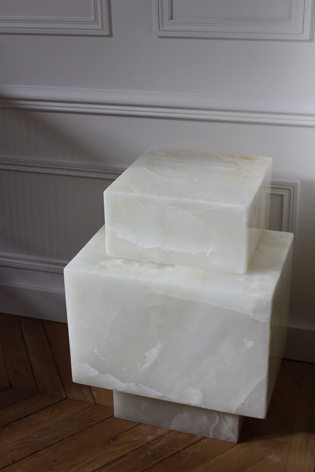 White onyx marble table front face view, Italian handcrafted luxury dining furniture pristine finish