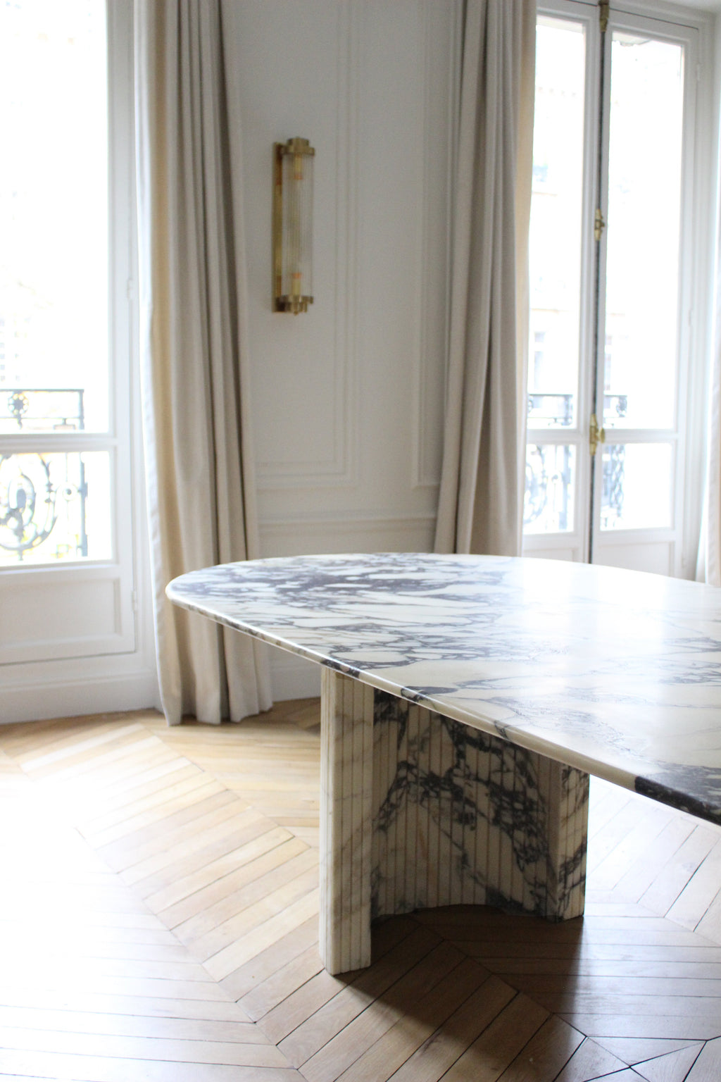 Luna Calacatta Viola marble dining table artistic view showcasing curved Italian marble construction