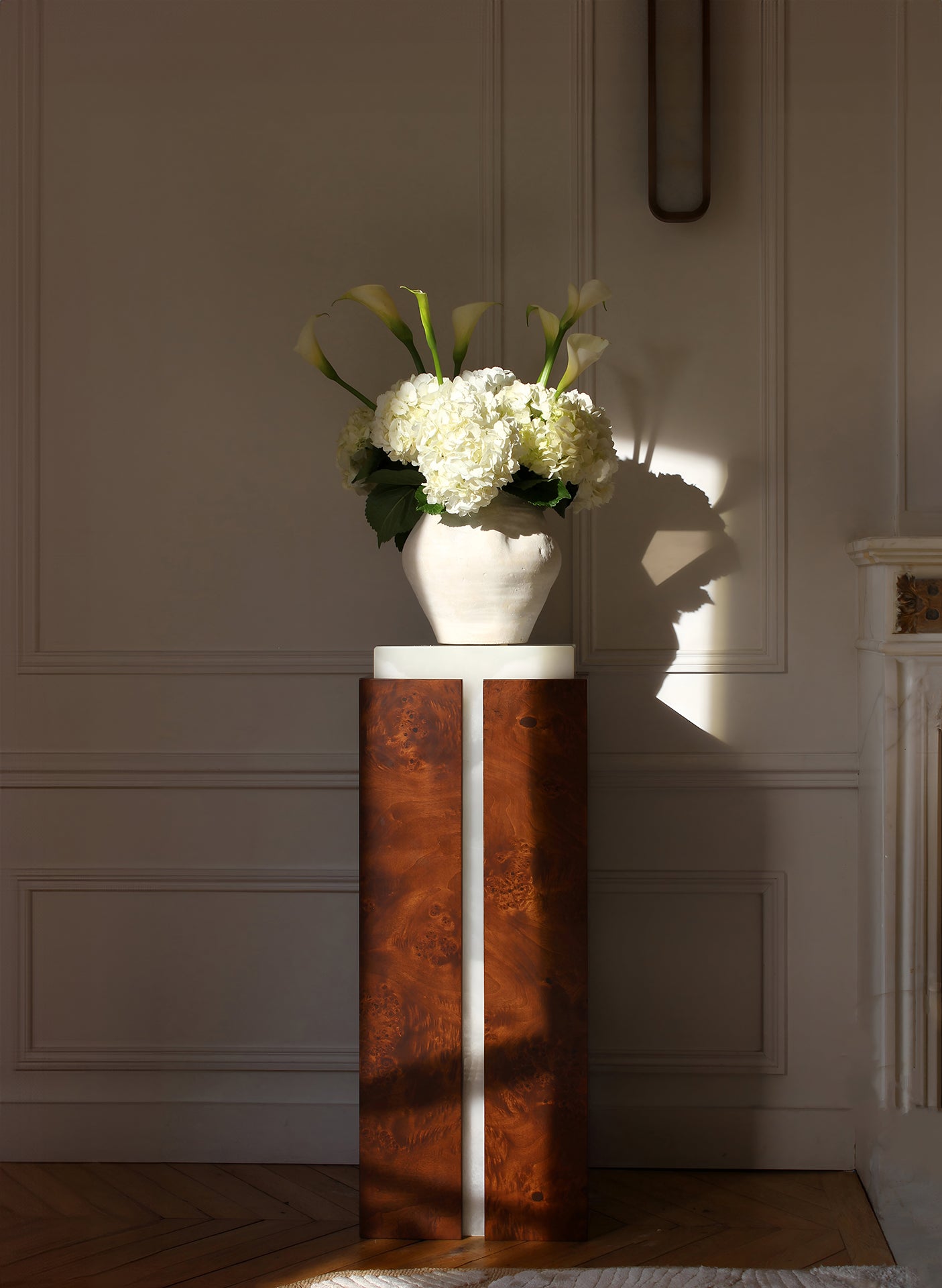Elegant Como plinth showcasing white onyx and brown wood contrast - premium Italian furniture craftsmanship