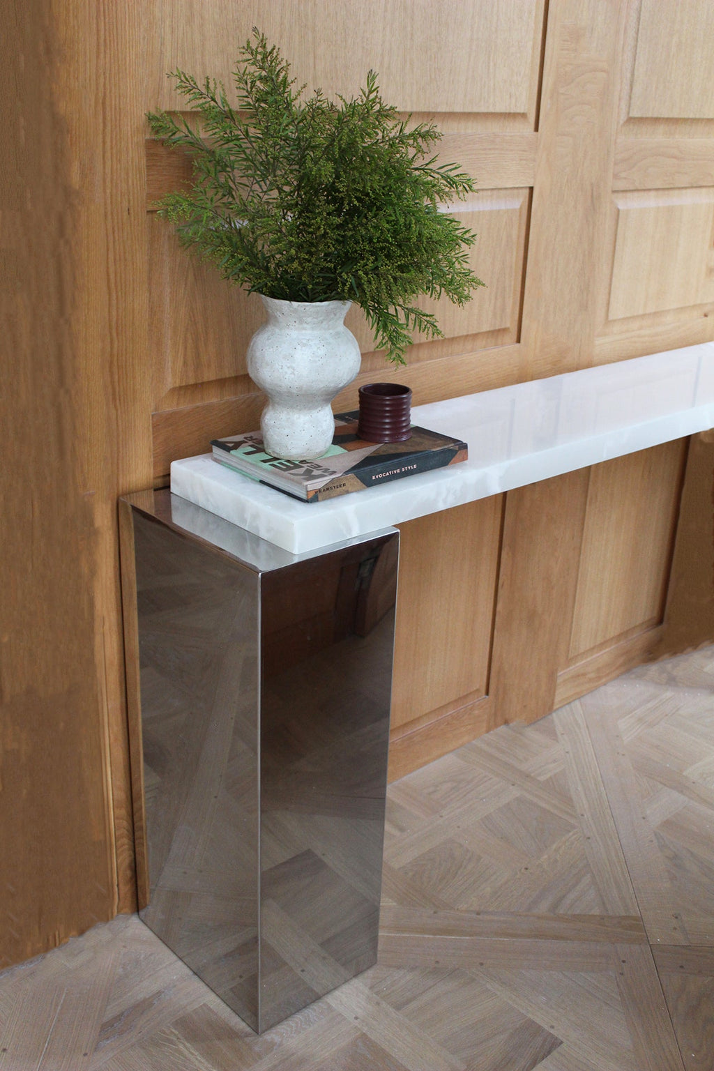 Close-up white onyx Jill console displaying exceptional marble transparency and Italian luxury craftsmanship