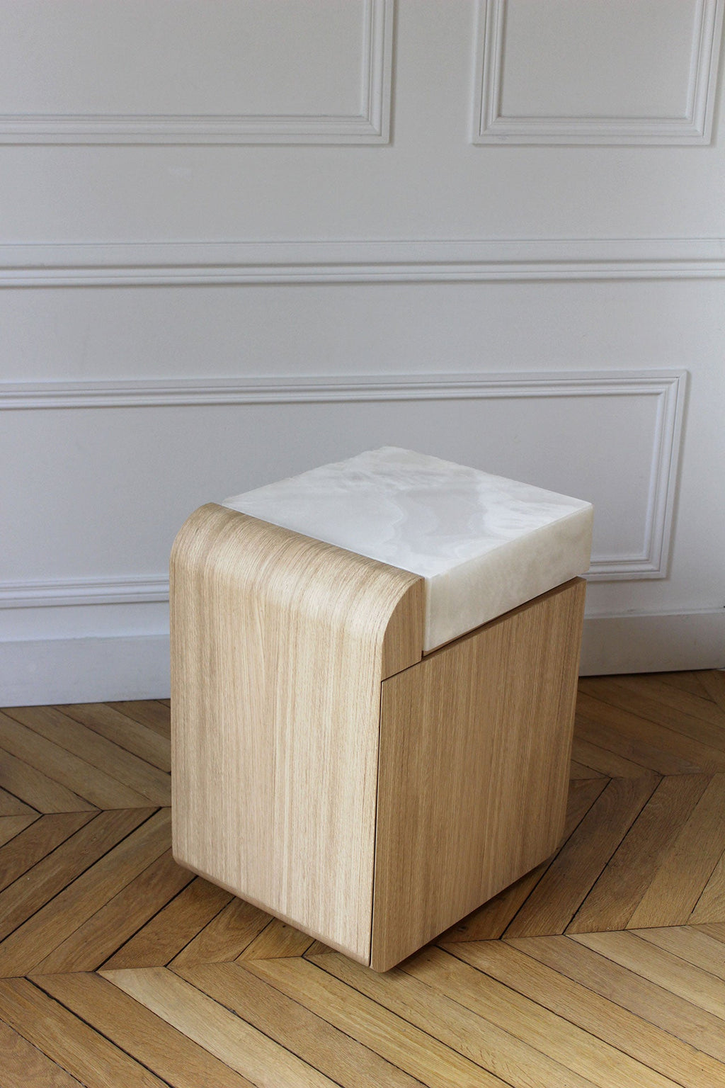 Single Amo oak wood storage table with white onyx marble - luxury Italian contemporary design
