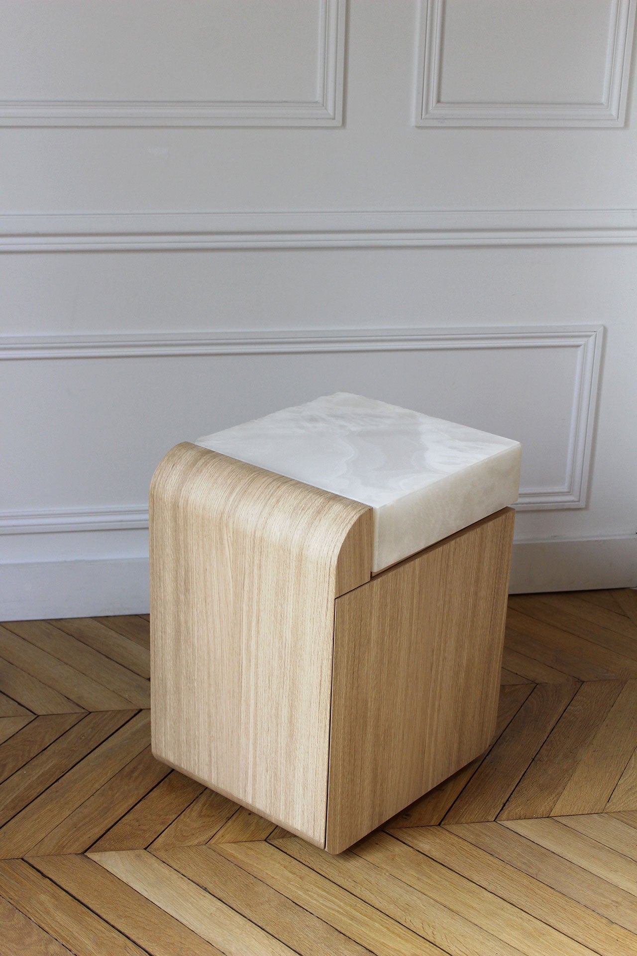 Single Amo oak wood storage table with white onyx marble - luxury Italian contemporary design