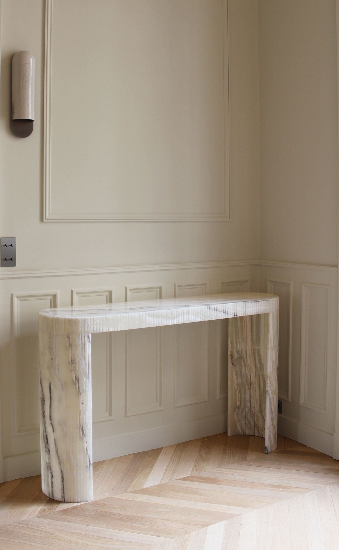 Luna Montaigne Onyx console lifestyle shot - elegant cream onyx stone Italian furniture piece