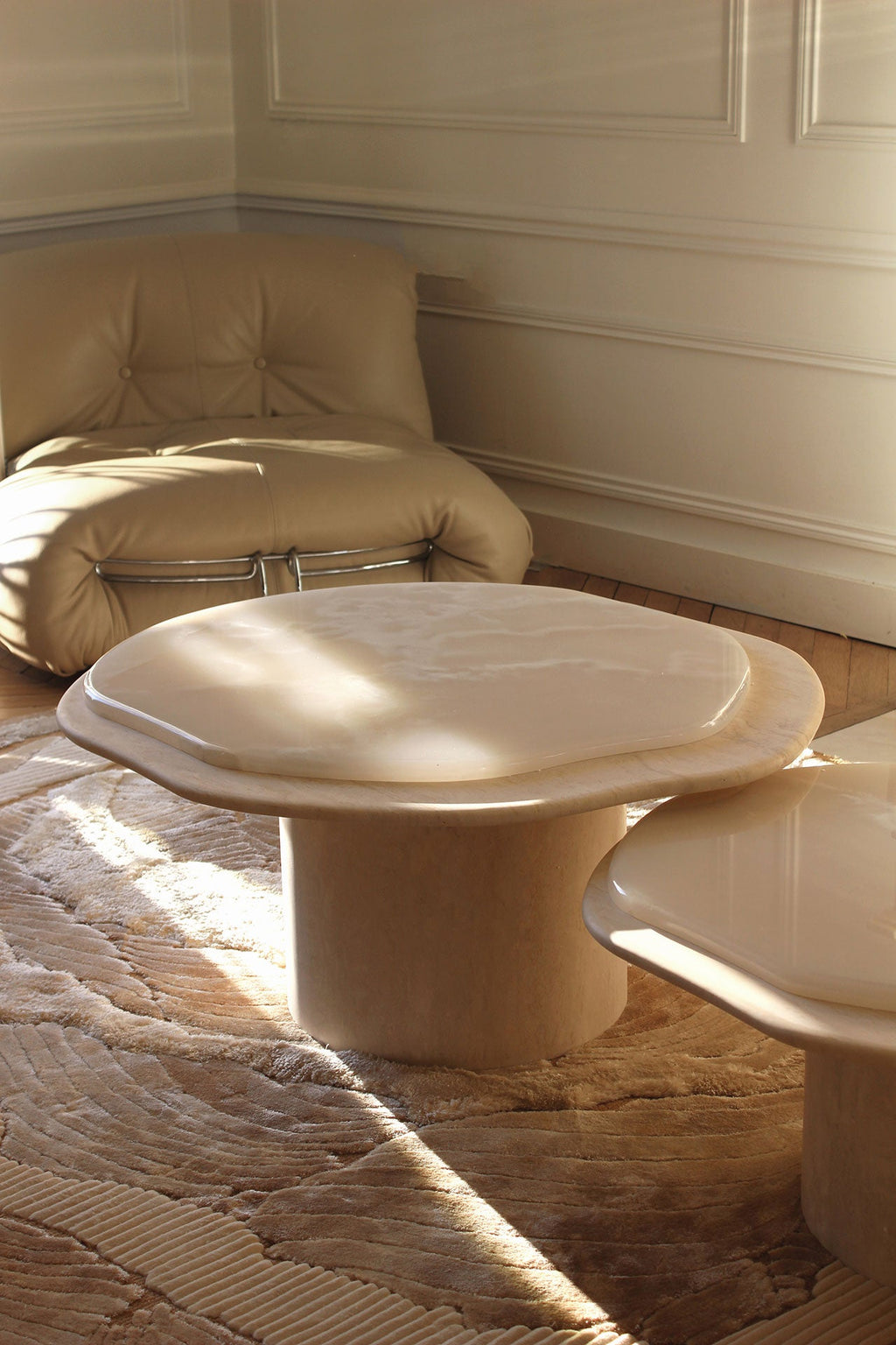 Detail of Nuga Duo white onyx coffee table, Italian crafted luxury marble furniture with modern style
