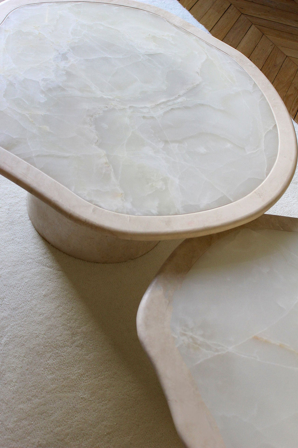 Elegant onyx Joan coffee table detail view highlighting marble texture - luxury Italian craftsmanship