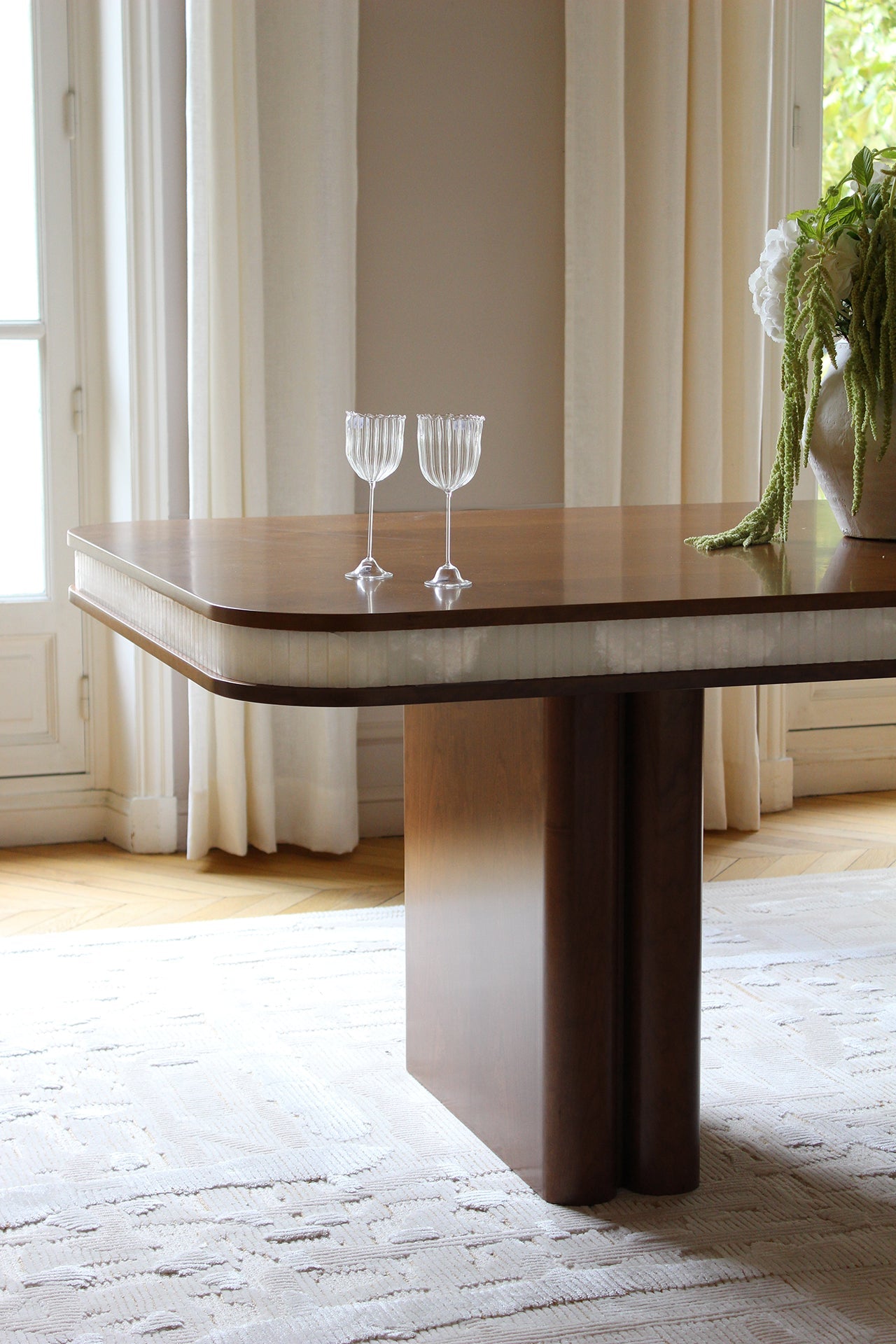Close-up detail of Doppio table's wood grain and white onyx marble junction - MARBERA craftsmanship