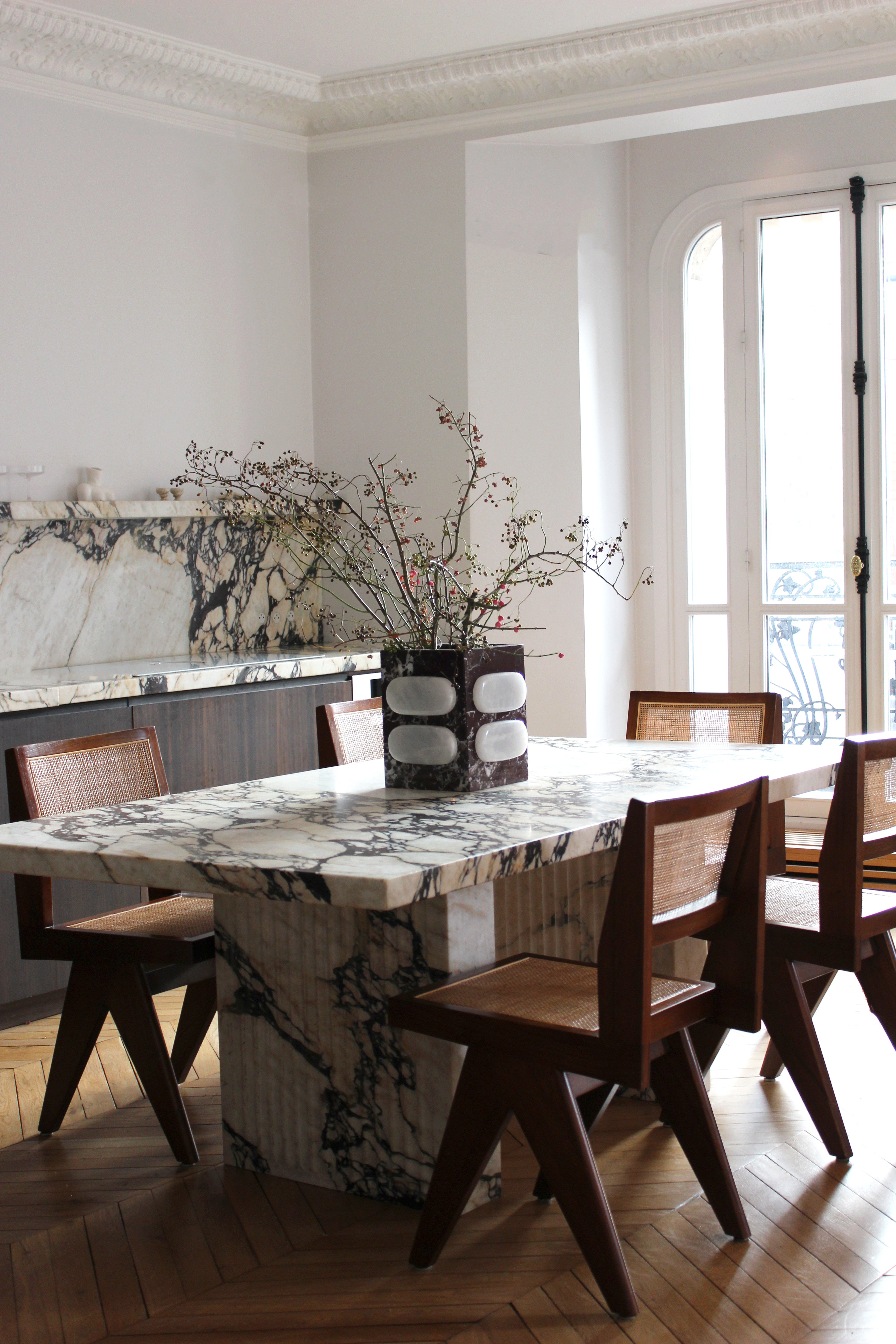 Modern Calacatta Viola marble dining table with elegant purple veining - luxury Italian furniture detail