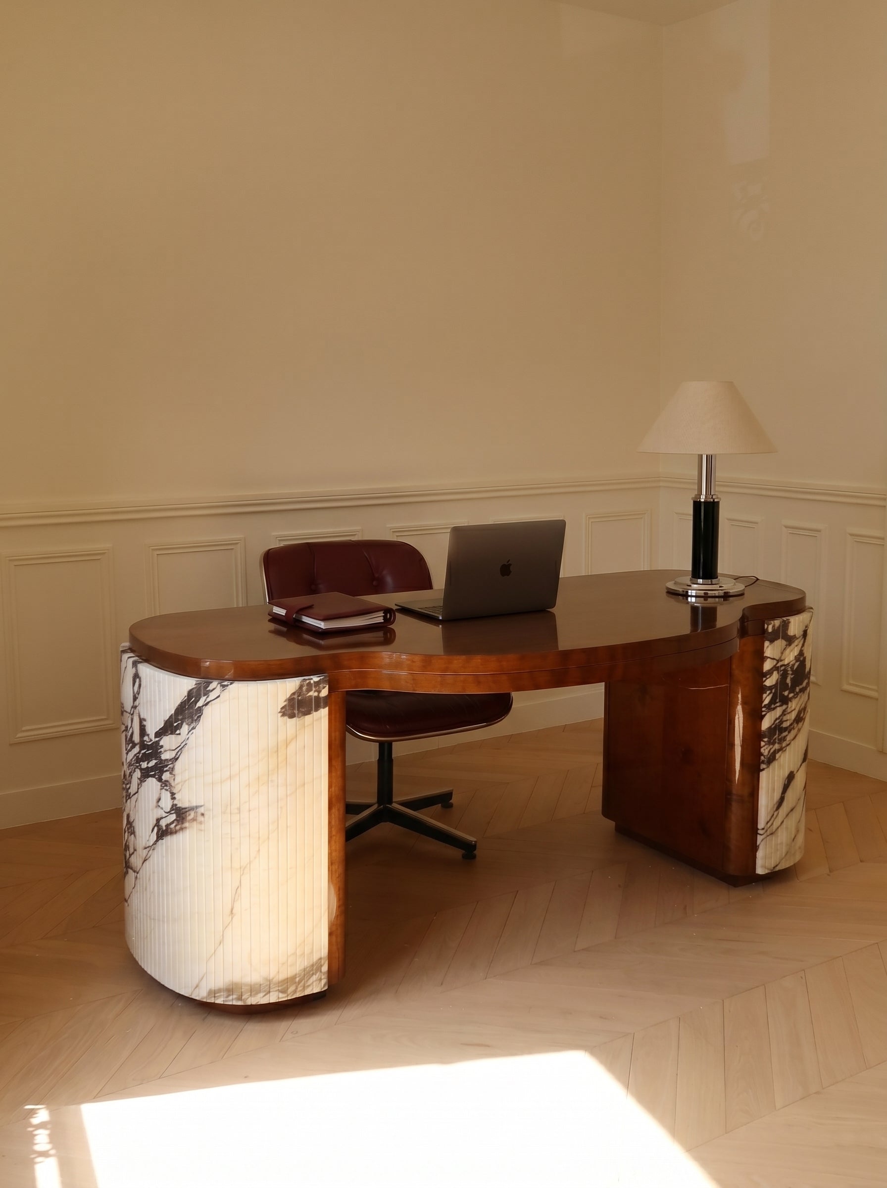 Moka Calacatta Viola And Wood Desk