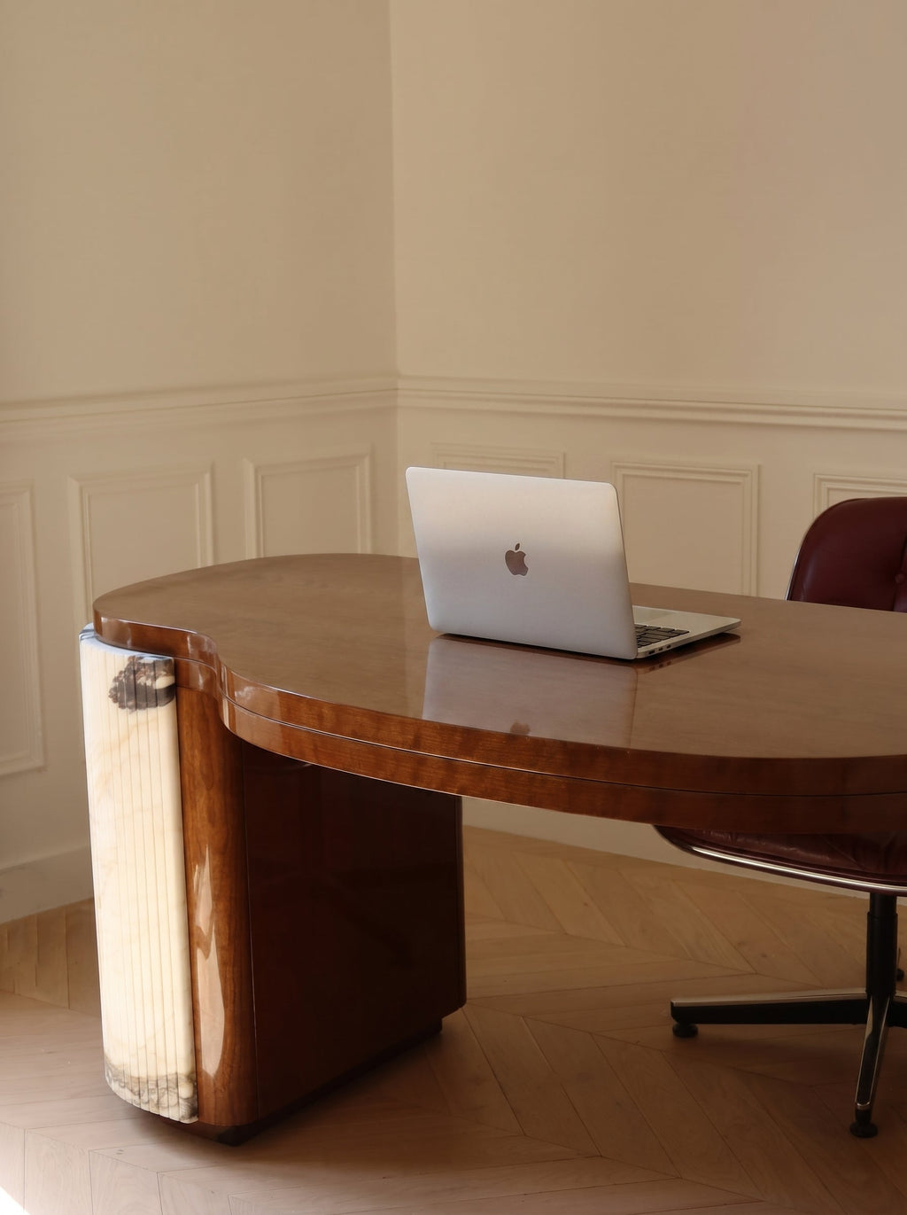 Moka Calacatta Viola And Wood Desk
