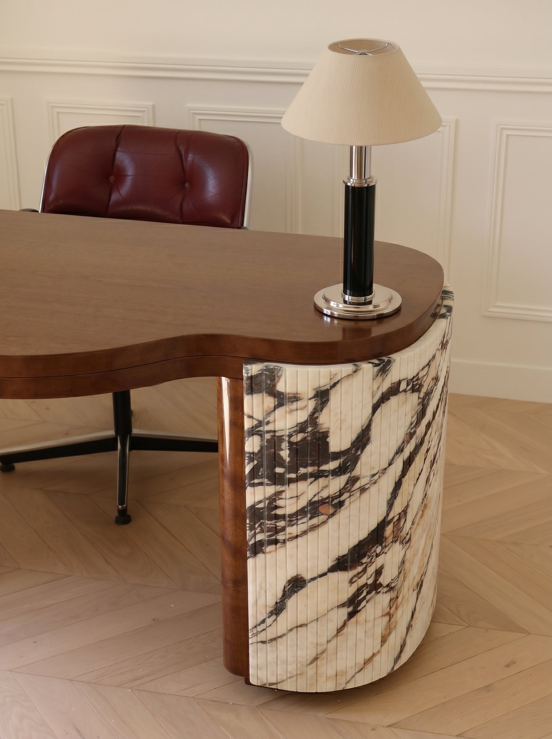 Moka Calacatta Viola And Wood Desk