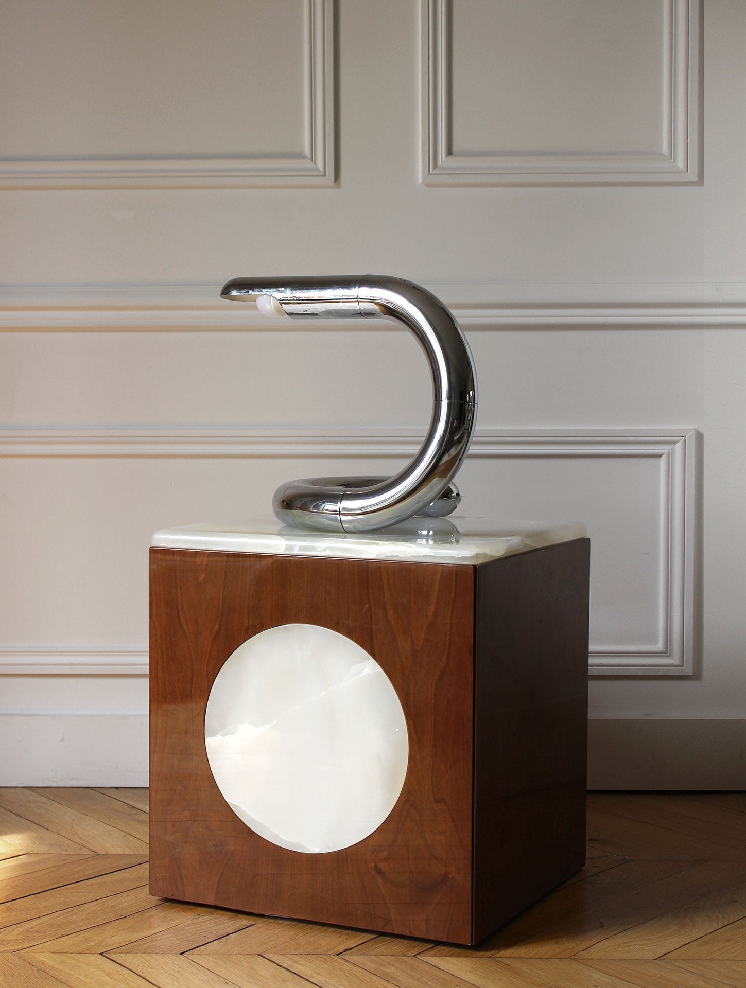 Profile view of Rino table showcasing walnut wood grain with onyx marble inlay details