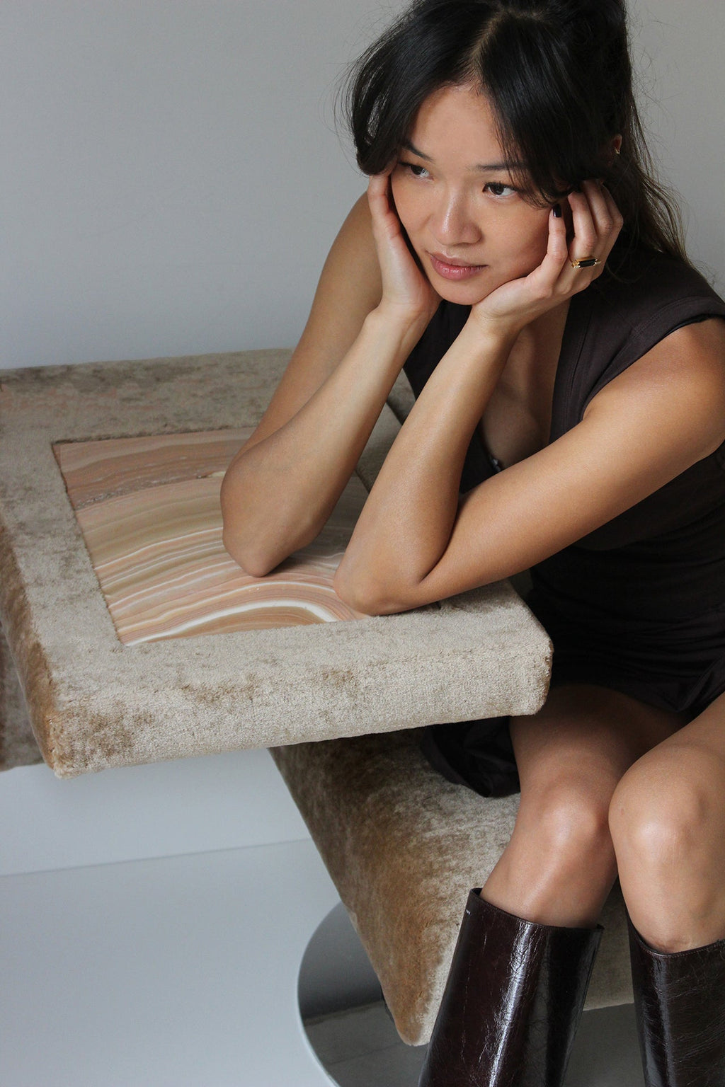 MARBERA MV001 Italian luxury furniture - web display showing premium marble and material details