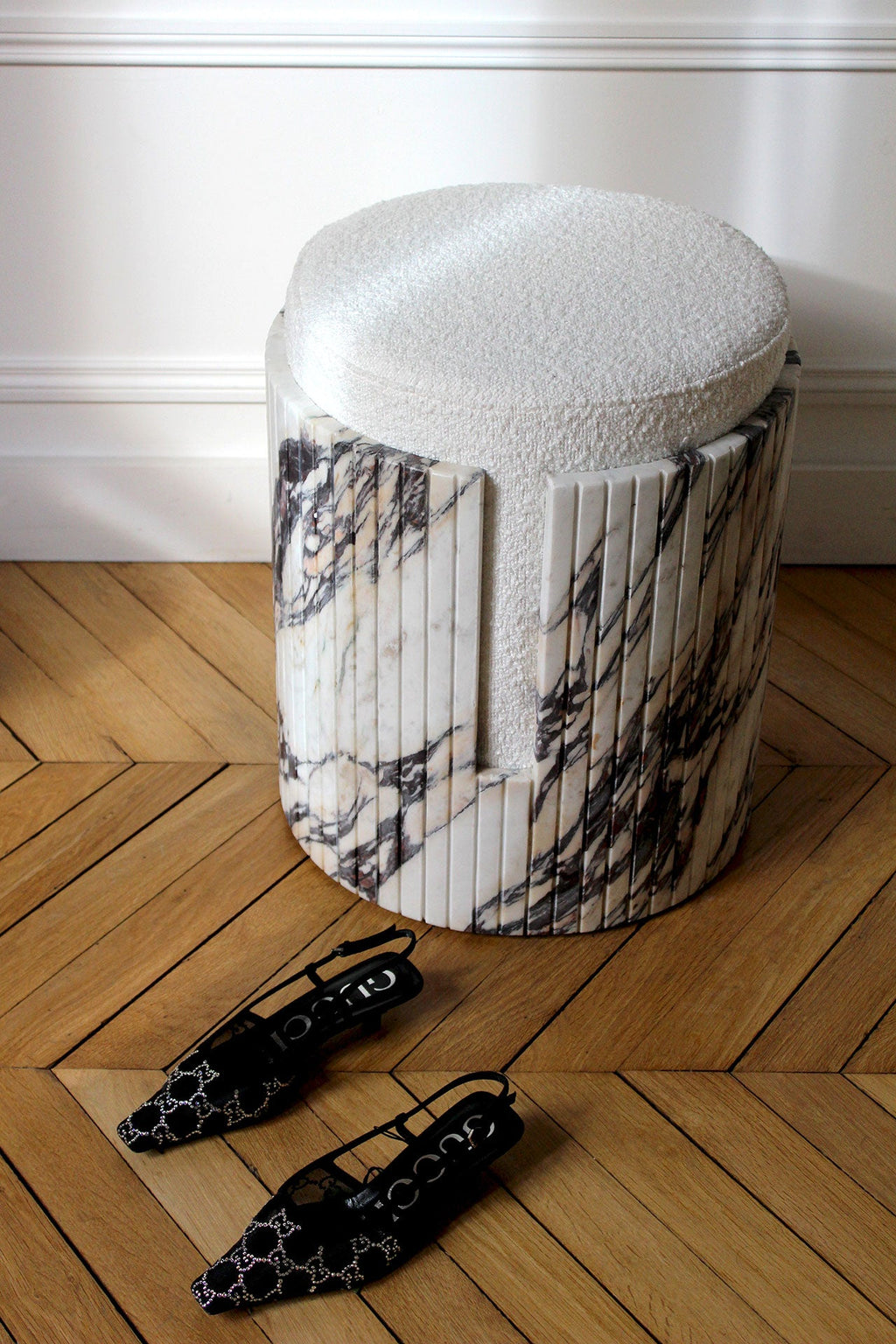 Calacatta Viola Dolce stool detail view - Italian marble craftsmanship with natural stone texture